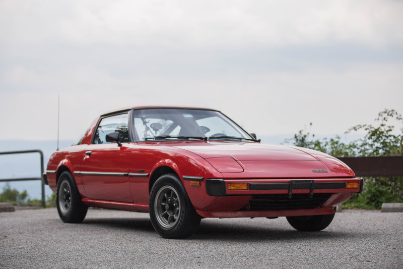 Illustration for article titled The Original Mazda RX-7 Drives Like a Humming, Thrumming, Living Animal